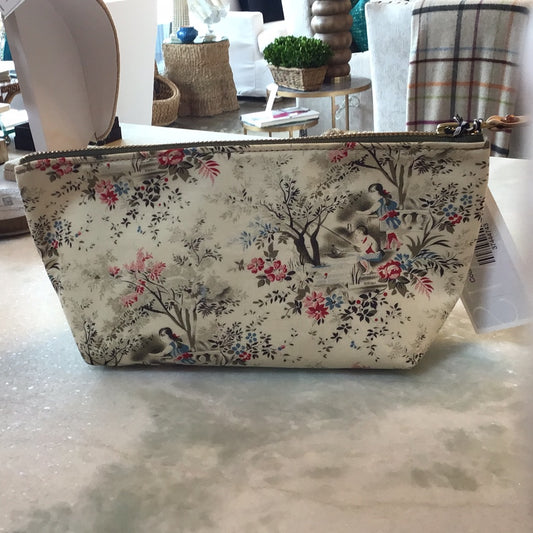 Country toile travel clutch