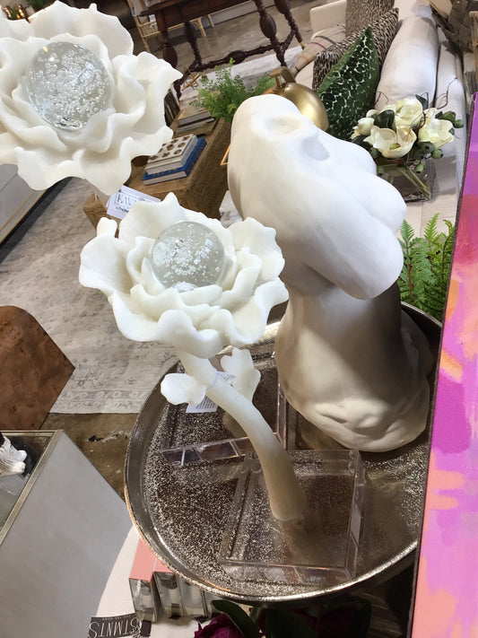 Aldera short flower sculpture