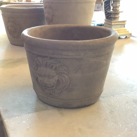 Md. Lion Head Cement Planter