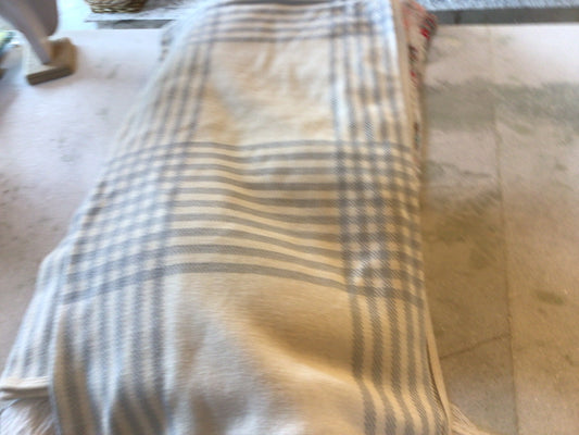 Denita Throw/Lg. Grey