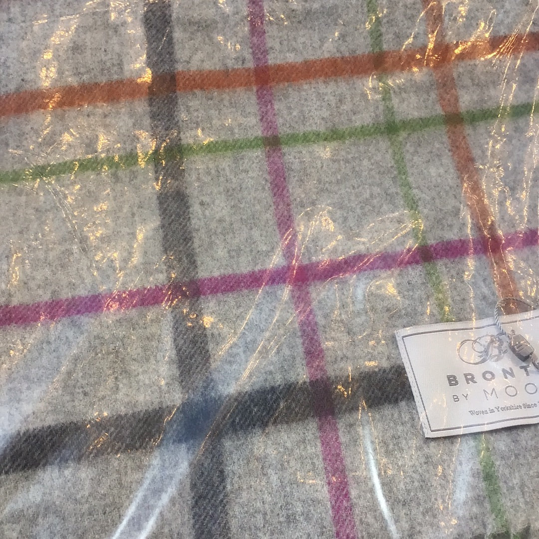 Wool rainbow throw grey