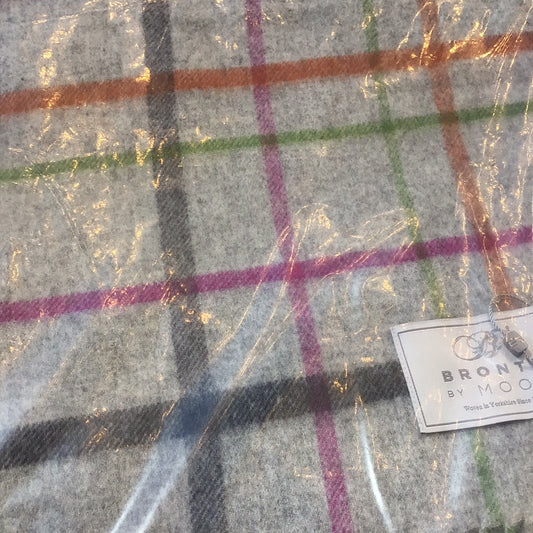 Wool rainbow throw grey