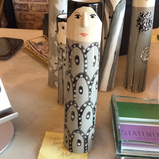 Black & white family vase medium