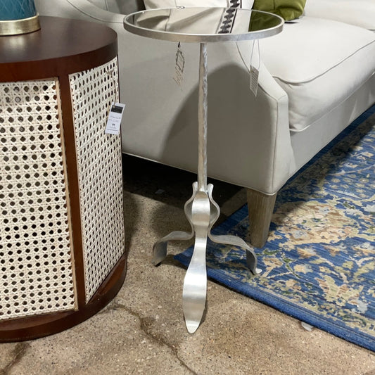 Round Cigar Table w/Silver Leaf